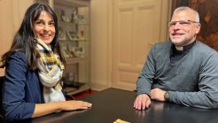 Verwaltungsleiterin Sandra Pohler und Pfarrer Dietmar Schulte